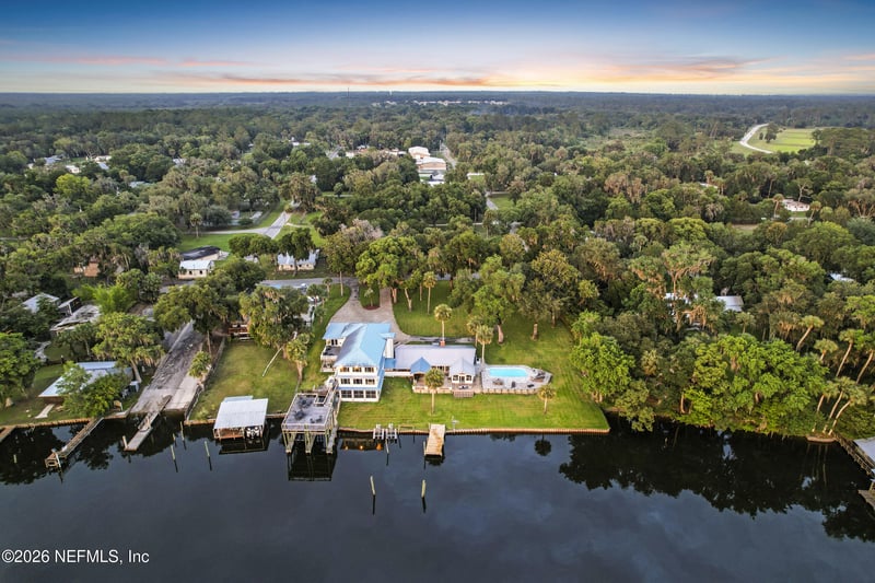 703 Front St, Welaka, FL 32189