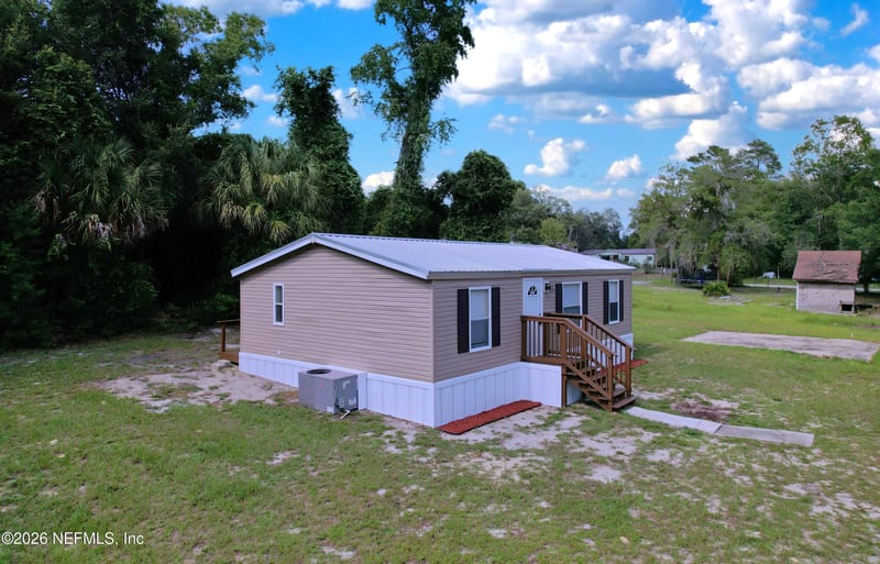 102 Dalton Ct, Satsuma, FL 32189