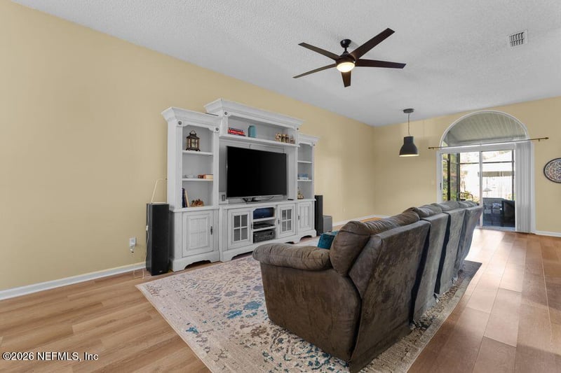 3823 Union Pacific Dr, Jacksonville, FL 32246