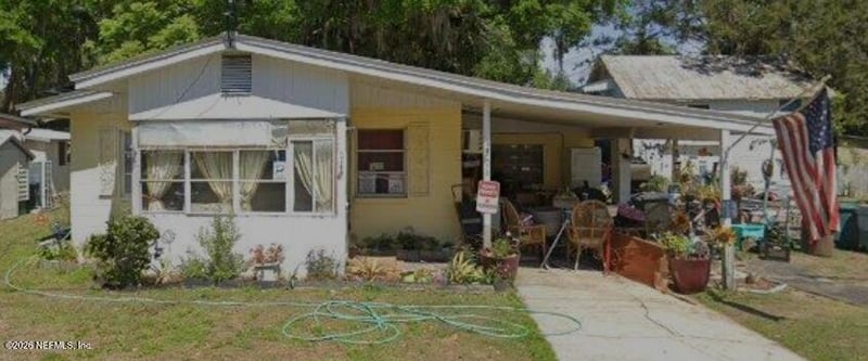 306 Eucalyptus Ave, Crescent City, FL 32112