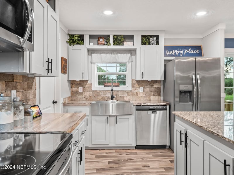 204 1st St, Melrose, FL 32666