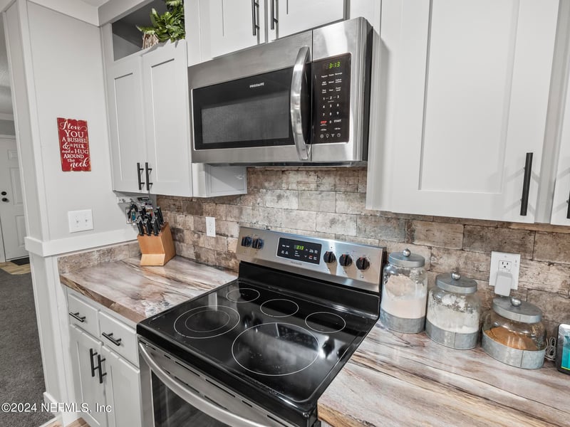204 1st St, Melrose, FL 32666