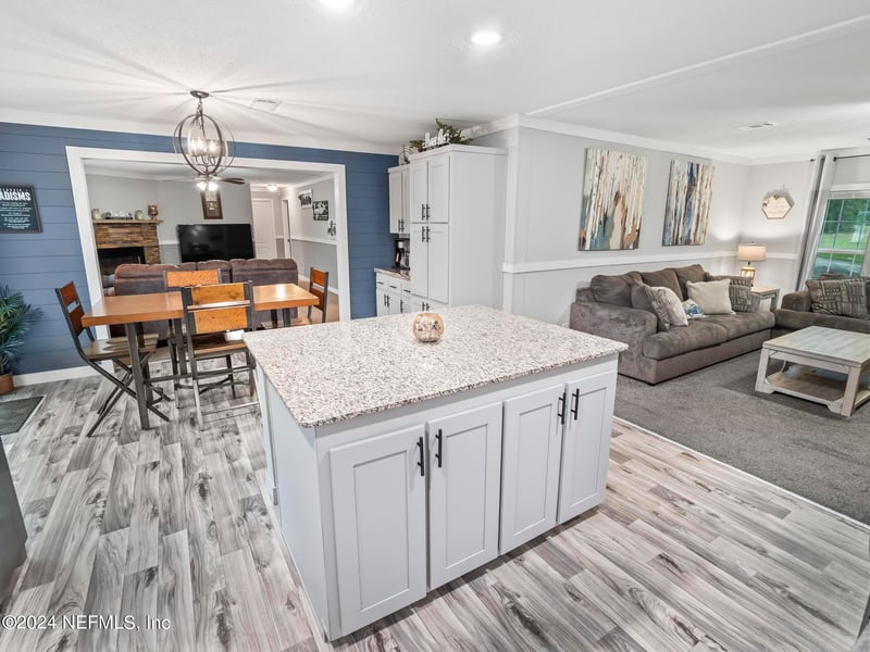 204 1st St, Melrose, FL 32666