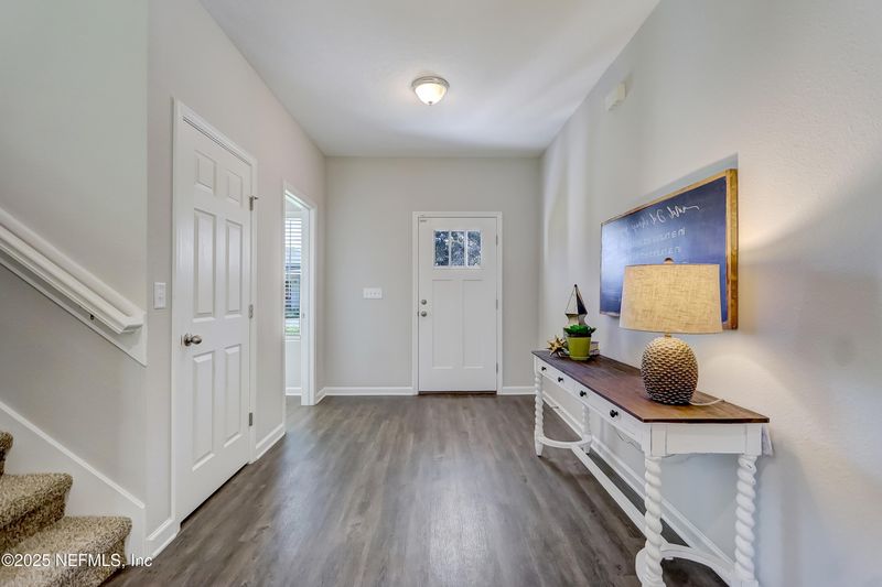 2040 White Ave, Jacksonville, FL 32207
