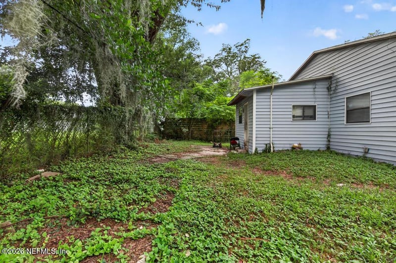2054 Thomas Ct, Jacksonville, FL 32207