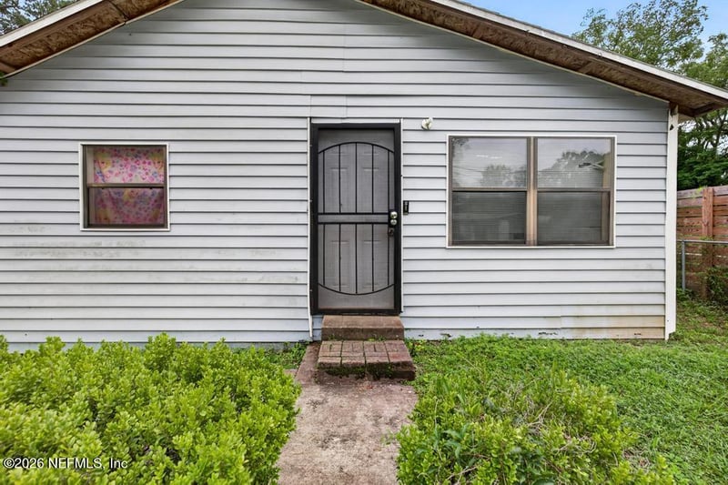 2054 Thomas Ct, Jacksonville, FL 32207