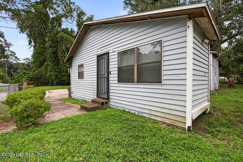 2054 Thomas Ct, Jacksonville, FL 32207