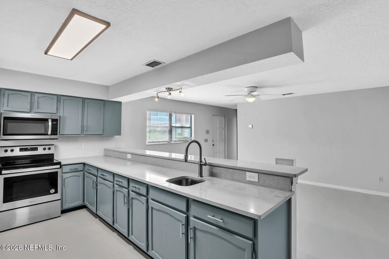 206208 Hopkins St, Neptune Beach, FL 32266