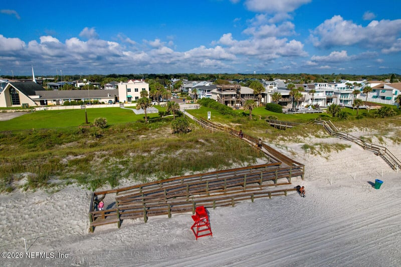 206208 Hopkins St, Neptune Beach, FL 32266