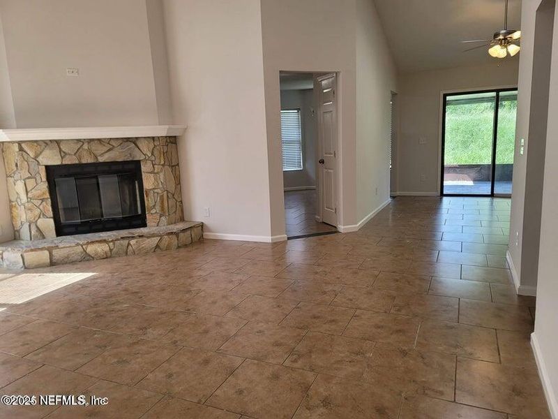 2070 Tanager Dr, Orange Park, FL 32073