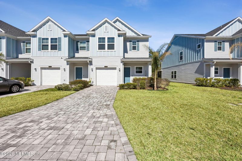 208 Boracay Cir, St Johns, FL 32259