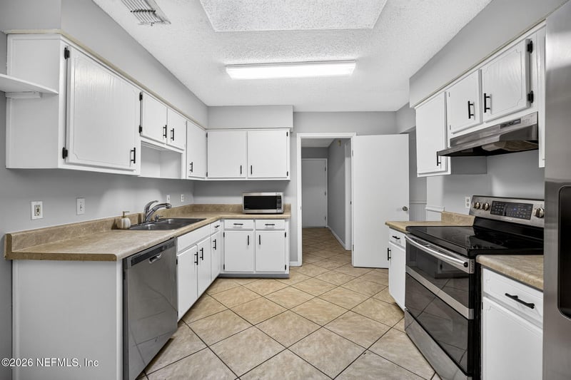 2084 Tickford St, Middleburg, FL 32068