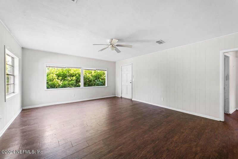 210 E 65th St, Jacksonville, FL 32208
