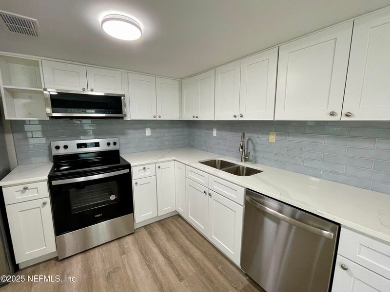 2112 Sessions Ln, Jacksonville, FL 32207
