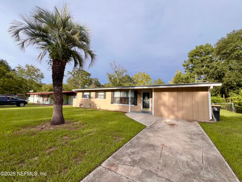 2141 Monteau Dr, Jacksonville, FL 32210
