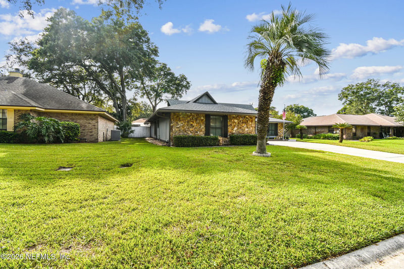 2150 Broad Water Dr, Jacksonville, FL 32225