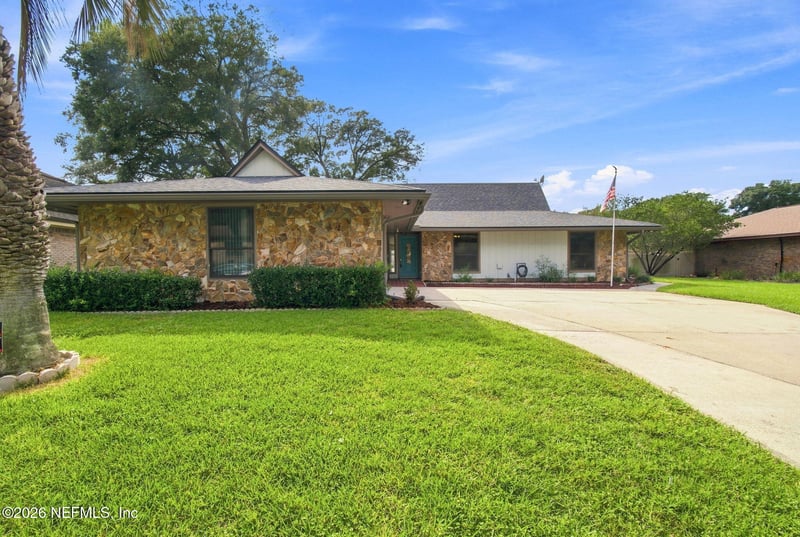 2150 Broad Water Dr, Jacksonville, FL 32225