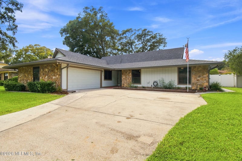 2150 Broad Water Dr, Jacksonville, FL 32225