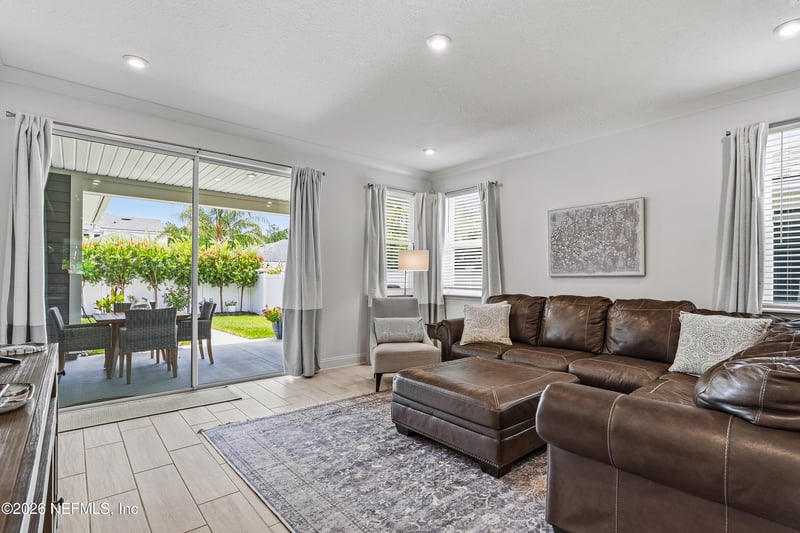 216 Footbridge Rd, St Johns, FL 32259