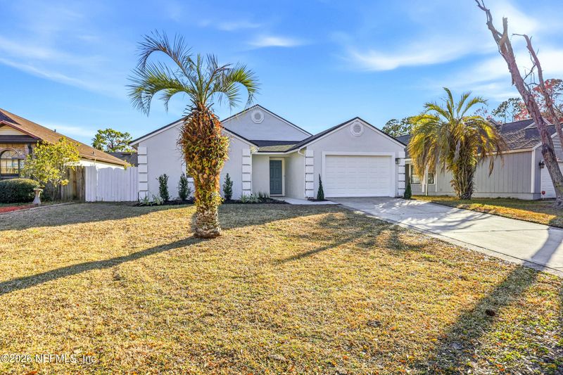 2170 The Woods Dr E, Jacksonville, FL 32246