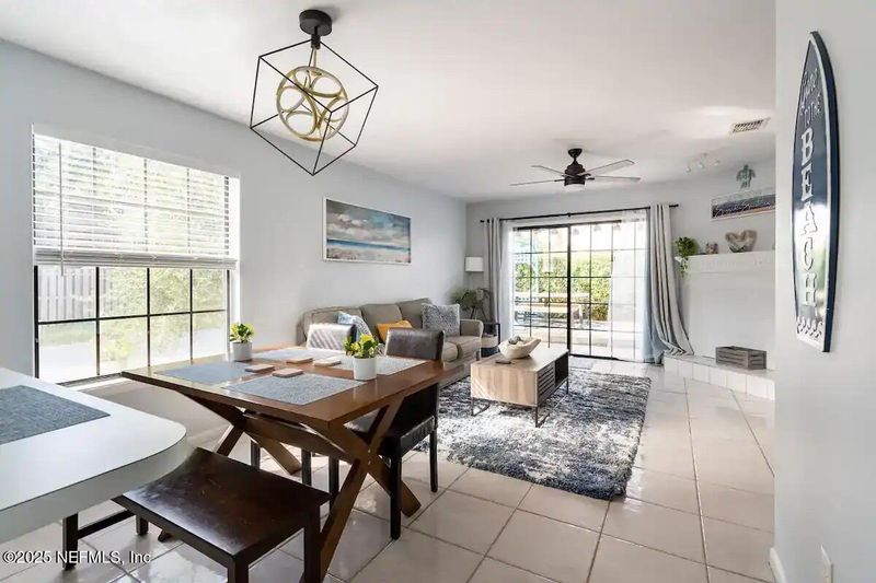 2184 2nd St S, Jacksonville Beach, FL 32250