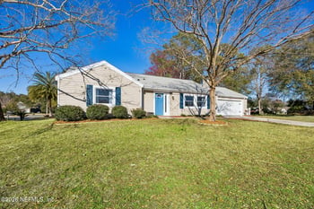 2189 The Woods Dr E, Jacksonville, FL 32246