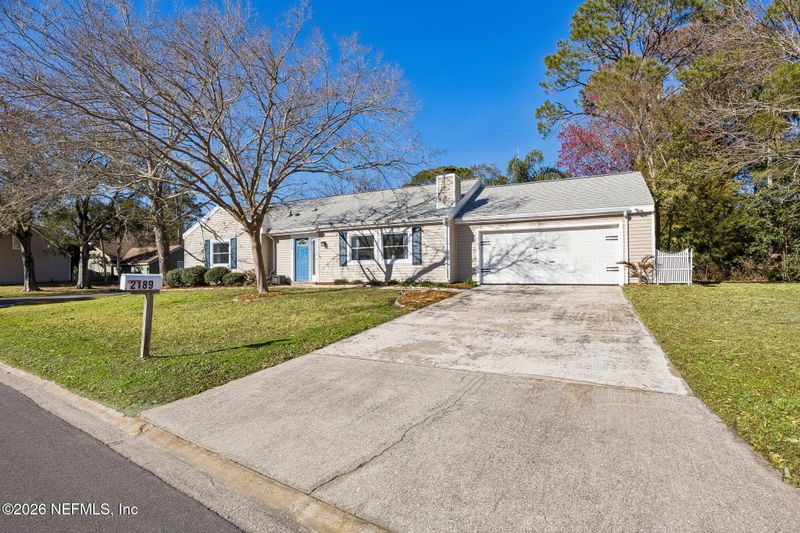 2189 The Woods Dr E, Jacksonville, FL 32246