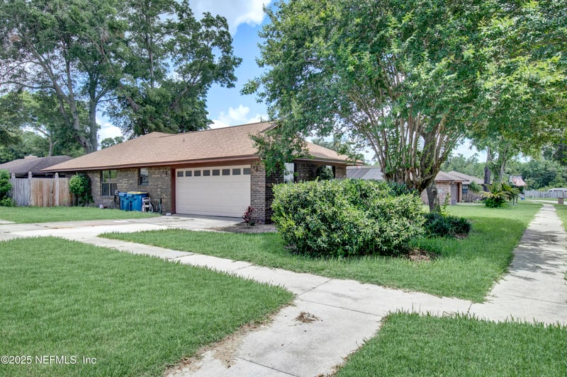 2210 Broad Water Dr, Jacksonville, FL 32225