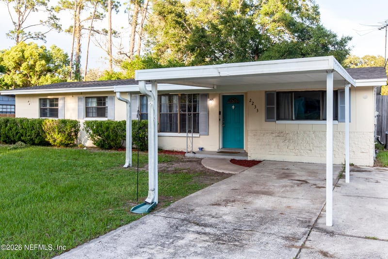 2233 La Valle Dr, Jacksonville, FL 32210