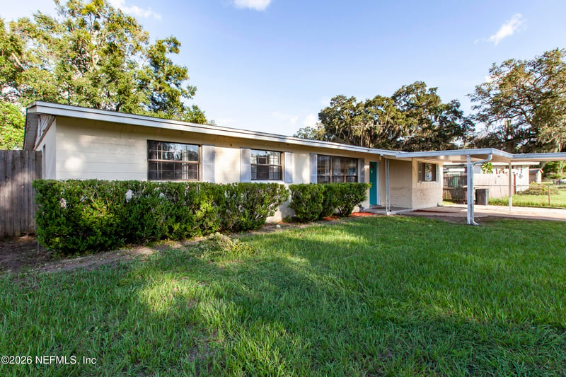 2233 La Valle Dr, Jacksonville, FL 32210