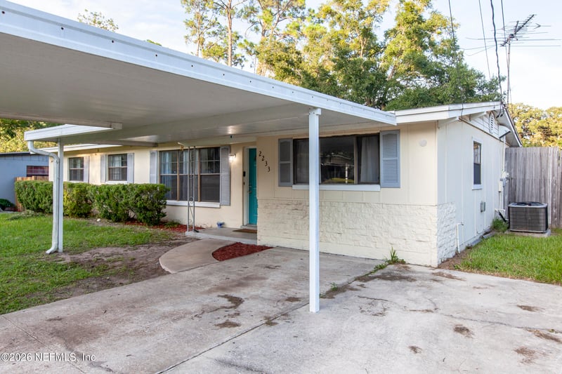 2233 La Valle Dr, Jacksonville, FL 32210