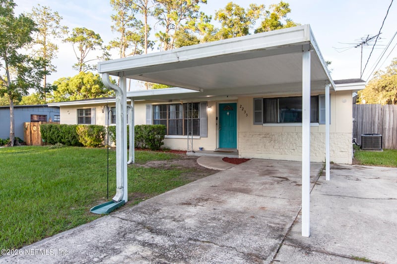 2233 La Valle Dr, Jacksonville, FL 32210