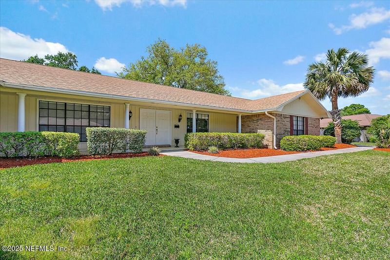 2250 Spanish Moss Dr, Jacksonville, FL 32246