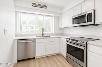 2272 2nd St S, Jacksonville Beach, FL 32250