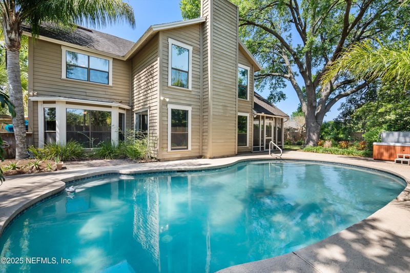 2273 The Woods Dr E, Jacksonville, FL 32246