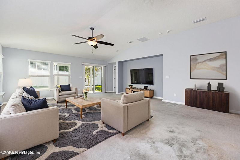 228 Amber Ridge Rd, Jacksonville, FL 32218