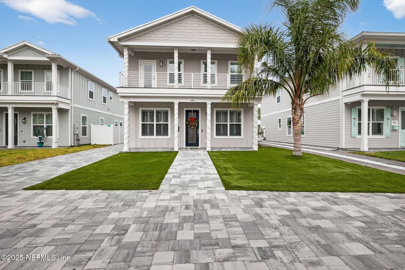 230 Davis St, Neptune Beach, FL 32266