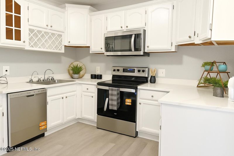 2326 Leonid Rd, Jacksonville, FL 32218