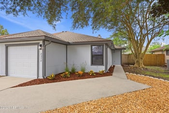2372 Ironstone Dr E, Jacksonville, FL 32246