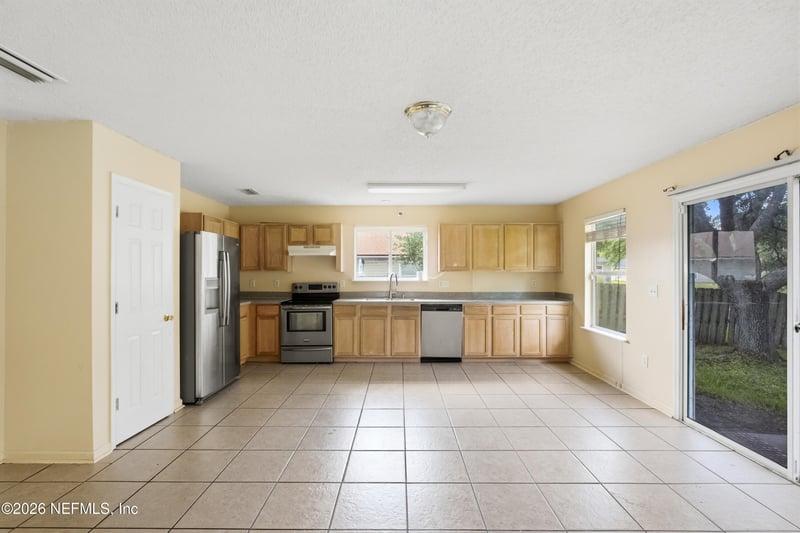 2386 Tyson Lake Dr, Jacksonville, FL 32221