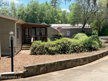 240 Swan Lake Dr, Melrose, FL 32666