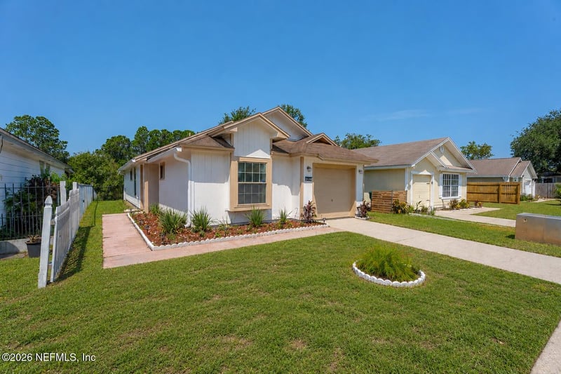 2400 Townsquare Dr, Jacksonville, FL 32216