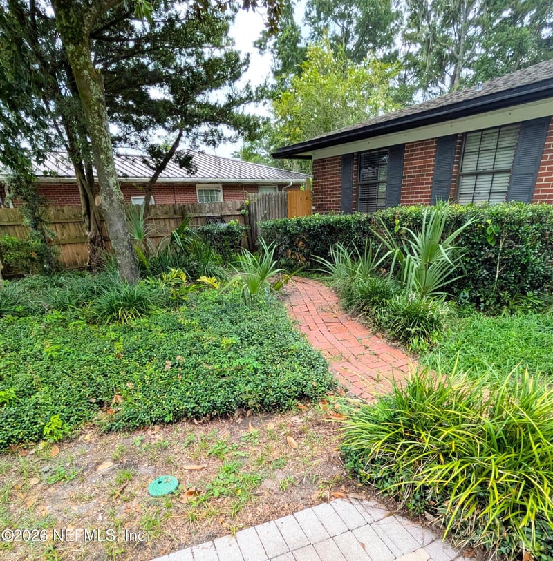 2410 Cedar Shores Cir, Jacksonville, FL 32210
