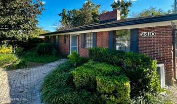 2410 Cedar Shores Cir, Jacksonville, FL 32210