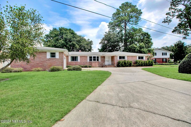 2431 La Mesa Dr E, Jacksonville, FL 32217