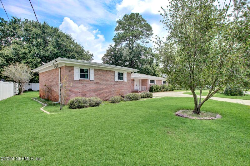 2431 La Mesa Dr E, Jacksonville, FL 32217