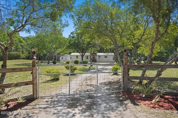 2439 Quarterhorse Trl, Middleburg, FL 32068