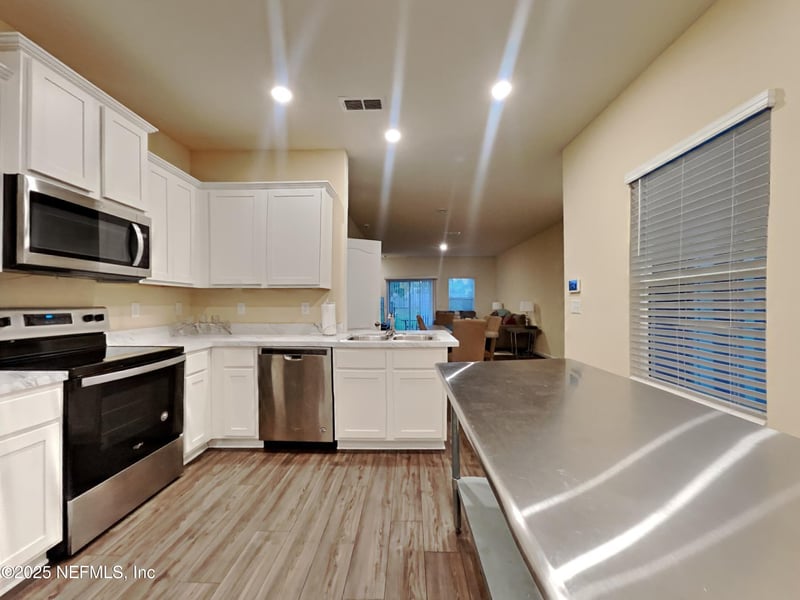 245 Aralia Ln, Jacksonville, FL 32216