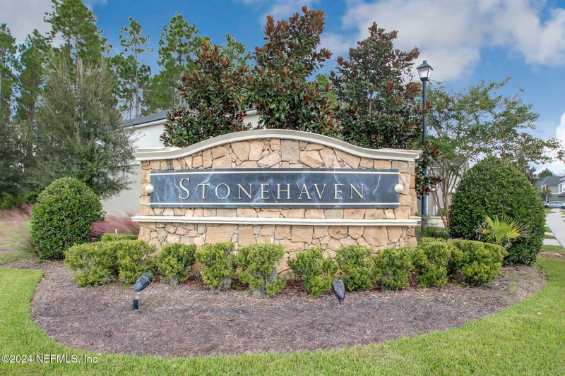 252 Leese Dr, St Johns, FL 32259