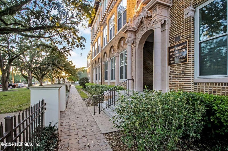 2525 College St #2202, Jacksonville, FL 32204
